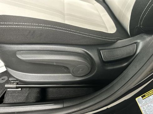 Used 2023 Hyundai Venue SEL w/ Cargo Package image 10