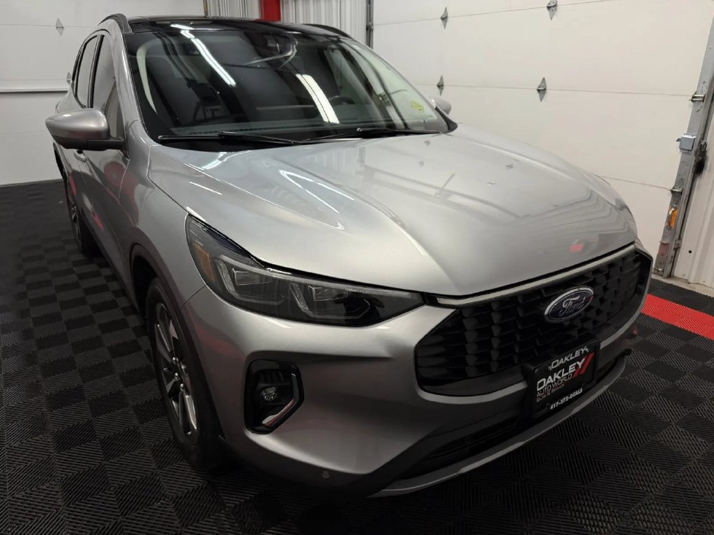 Used 2023 Ford Escape Platinum AWD/4WD image 6