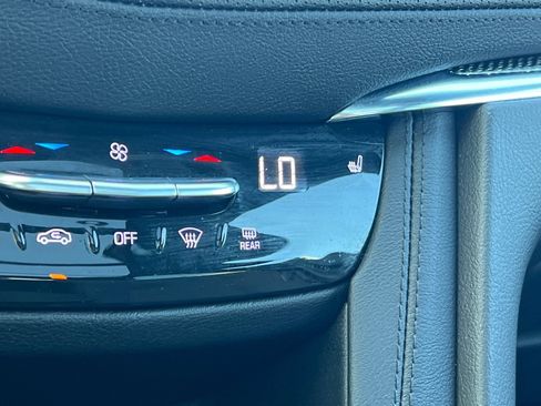 Used 2022 Cadillac XT5 Sportv w/ LPO, ONYX Package image 29