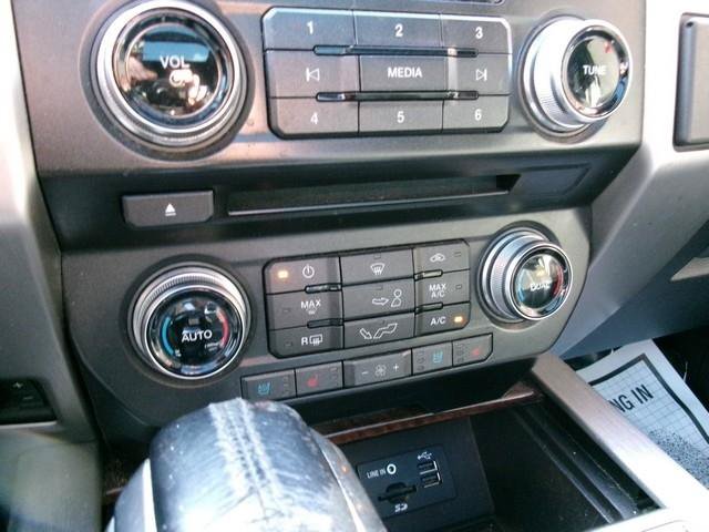 Used 2015 Ford F150 Platinum w/ Equipment Group 701A Luxury AWD/4WD image 19