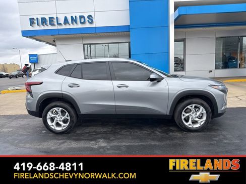 Certified 2024 Chevrolet Trax LS w/ LS Convenience Package image 8