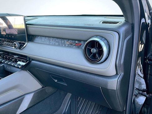 Used 2025 Chevrolet Colorado ZR2 w/ ZR2 Bison Edition image 18