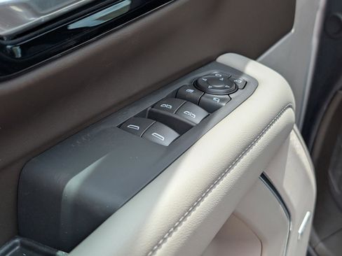 New 2026 Chevrolet Suburban LT w/ Comfort Package RWD image 17