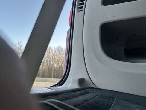 Used 2023 Chrysler Voyager LX image 9