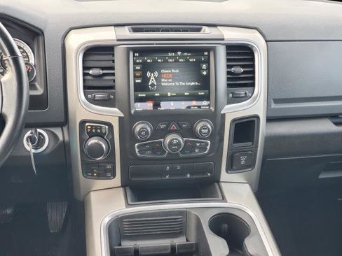 Used 2018 RAM 1500 SLT image 23