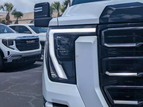 Used 2024 GMC Sierra 2500 AT4 w/ AT4 Premium Plus Package AWD/4WD image 9