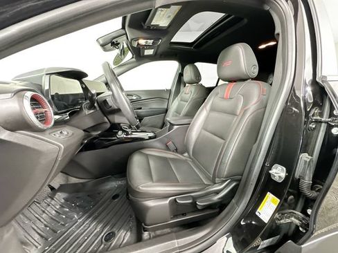 Used 2025 Chevrolet Trax RS w/ Sunroof Package FWD image 4