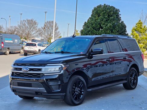 Used 2022 Ford Expedition Max XLT image 3