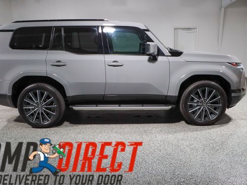 Used 2024 Lexus GX 550 w/ Accessory Package (Z1) AWD/4WD image 6
