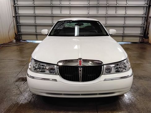Used 1999 Lincoln Town Car Signature RWD image 7