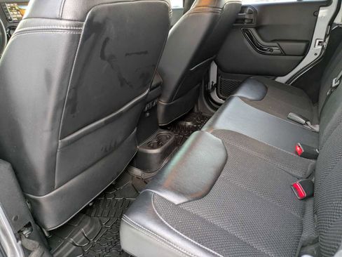 Used 2017 Jeep Wrangler Unlimited Sahara image 15