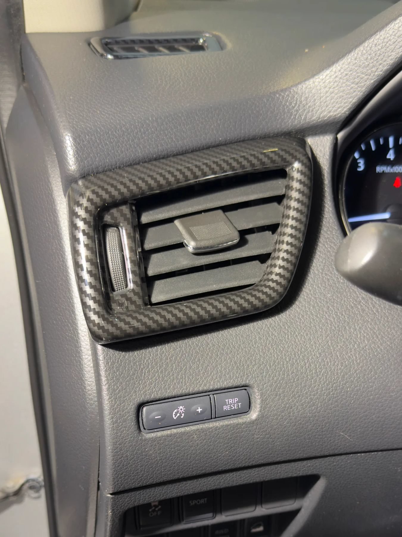Used 2015 Nissan Rogue S AWD/4WD image 11