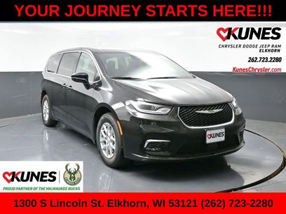 New 2026 Chrysler Pacifica Select