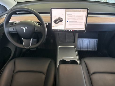 Used 2024 Tesla Model Y Long Range AWD/4WD image 13