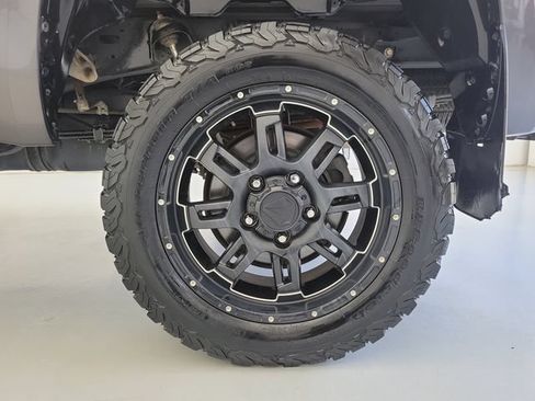 Used 2017 Toyota Tundra SR5 w/ SR5 Upgrade Package RWD image 9