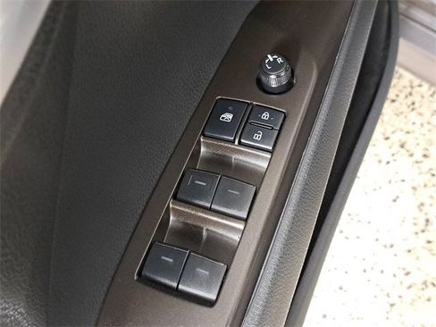 Used 2022 Toyota Camry LE image 22