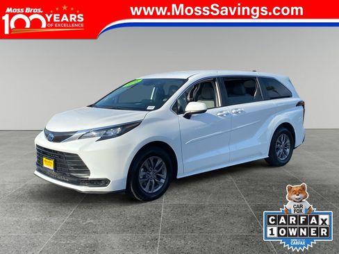 Used 2024 Toyota Sienna LE AWD/4WD image 1