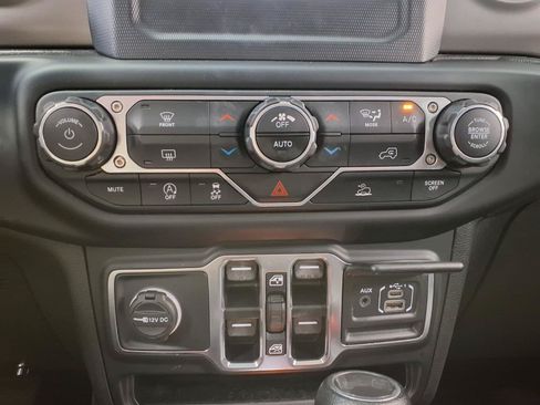 Used 2022 Jeep Wrangler Unlimited Sport AWD/4WD image 23
