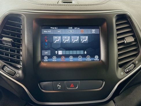 Used 2020 Jeep Cherokee Altitude image 16