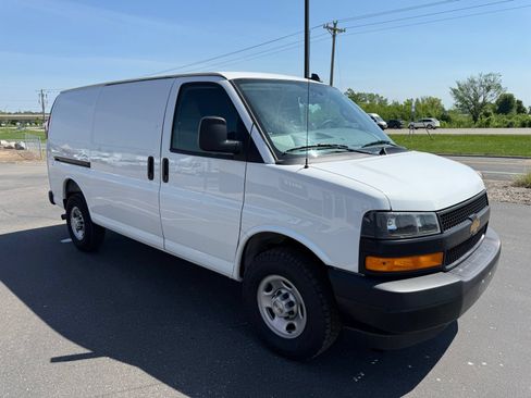 Used 2025 Chevrolet Express 2500 w/ Driver Convenience Package RWD image 16