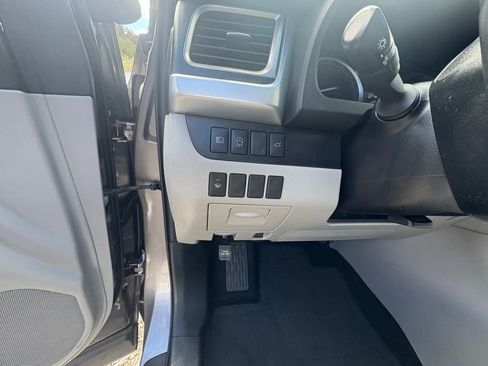 Used 2019 Toyota Highlander XLE w/ Carpet Mat Package (TMS) AWD/4WD image 15