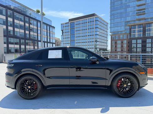 Certified 2025 Porsche Cayenne GTS AWD/4WD image 8