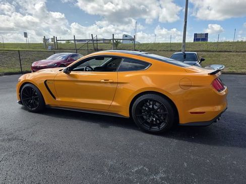 Used 2018 Ford Mustang Shelby GT350 w/ Convenience Package RWD image 7