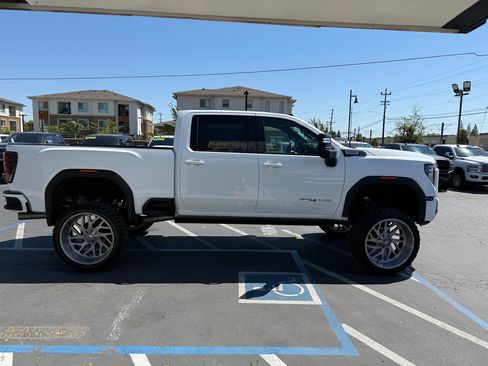 Used 2024 GMC Sierra 2500 AT4 w/ AT4 Premium Plus Package image 4