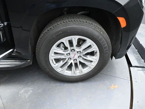 Used 2024 GMC Yukon SLT image 18