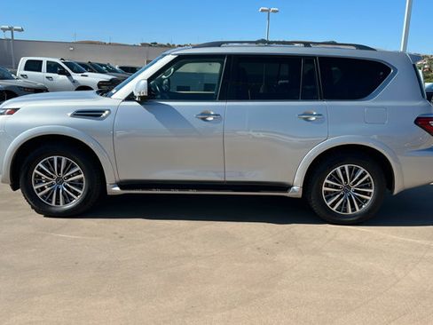 Used 2023 Nissan Armada SL w/ Captain's Chairs Package AWD/4WD image 2