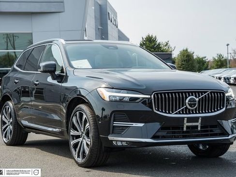 Used 2023 Volvo XC60 B5 Ultimate w/ Climate Package image 1