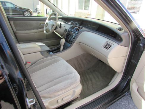 Used 2001 Toyota Avalon XLS image 15