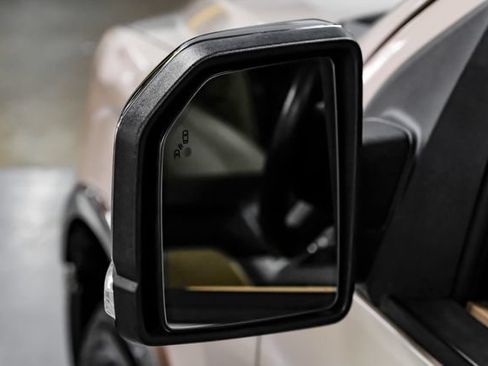 Used 2017 Ford F150 Lariat RWD image 39