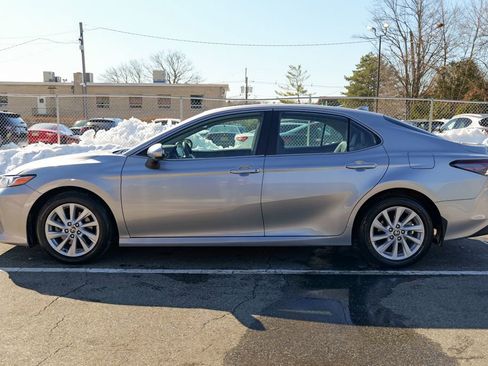 Used 2022 Toyota Camry LE w/ Carpet Mat Package (TMS) FWD image 4