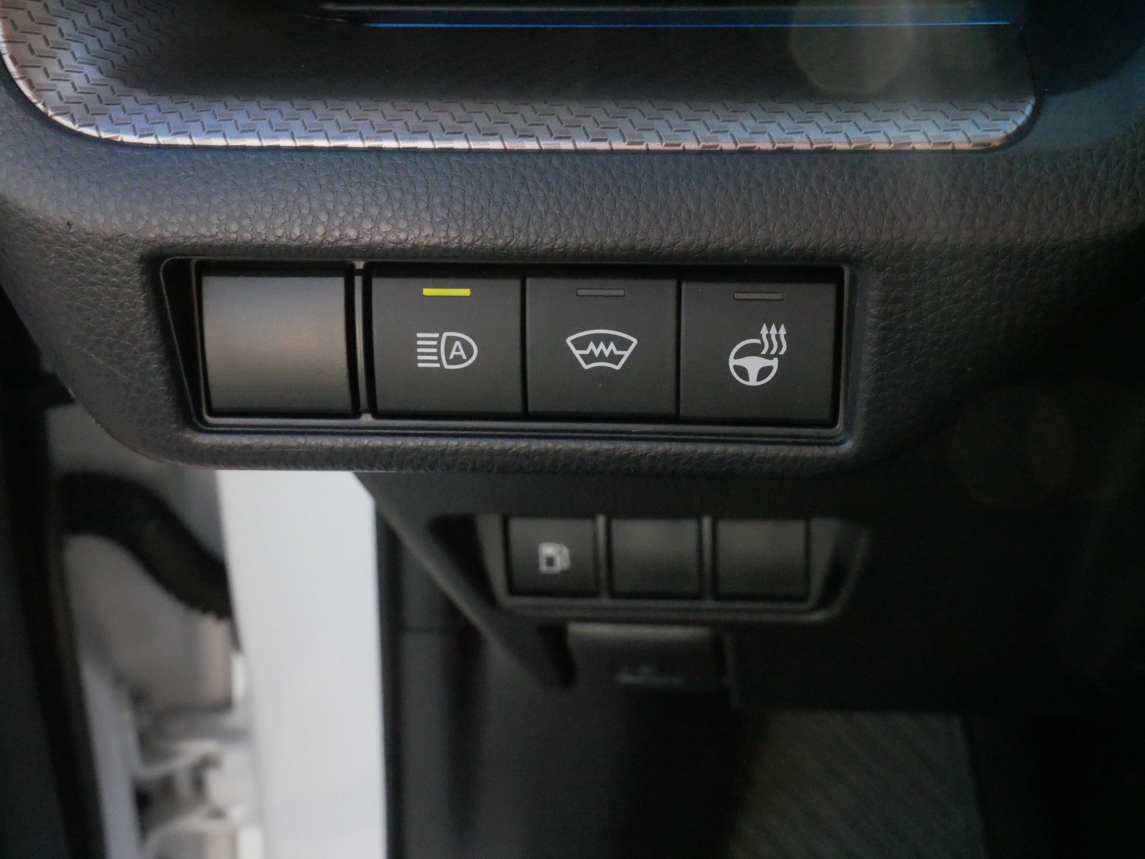 Used 2024 Toyota Prius XLE AWD/4WD image 27