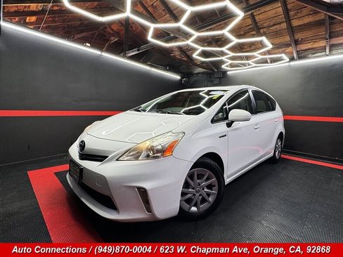 Used 2014 Toyota Prius V Three FWD image 2