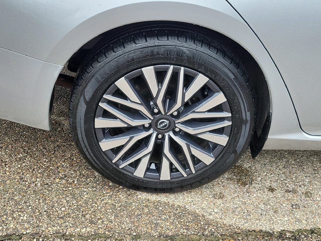Used 2024 Nissan Altima 2.5 SV FWD image 5
