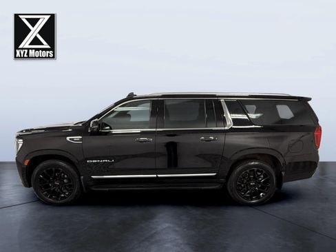 Used 2022 GMC Yukon XL Denali AWD/4WD image 3