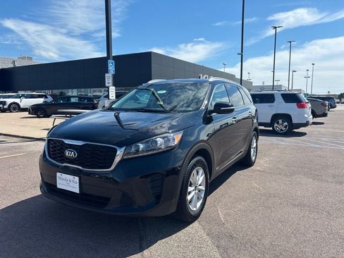 Used 2019 Kia Sorento AWD w/ LX Convenience Package image 1