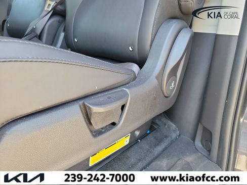Certified 2023 Kia Carnival EX FWD image 13