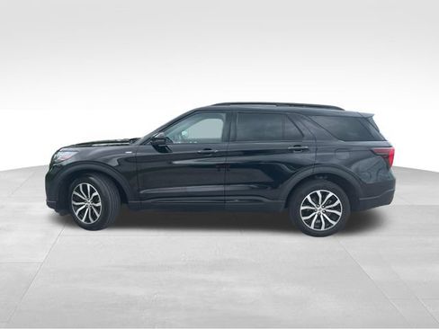Used 2025 Ford Explorer ST-Line AWD/4WD image 3