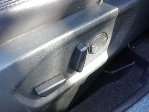 Used 2019 Ford Explorer XLT w/ Equipment Group 202A image 16