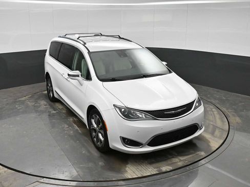 Used 2017 Chrysler Pacifica Limited w/ UConnect Theater Package image 22