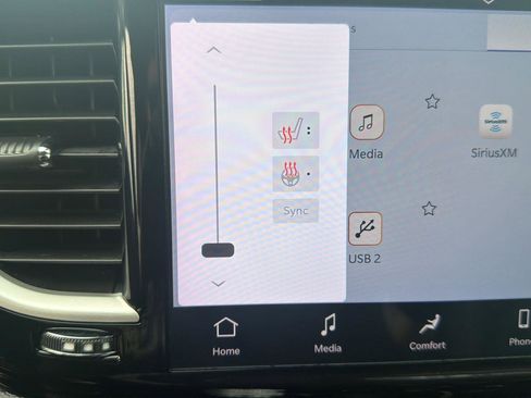 Used 2024 Chrysler Pacifica Touring-L image 26