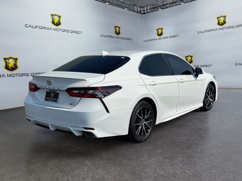 Used 2022 Toyota Camry SE FWD image 5