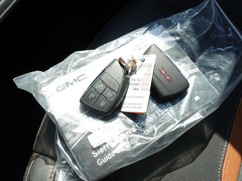 Used 2023 GMC Sierra 1500 AT4 w/ AT4 Premium Package AWD/4WD image 46