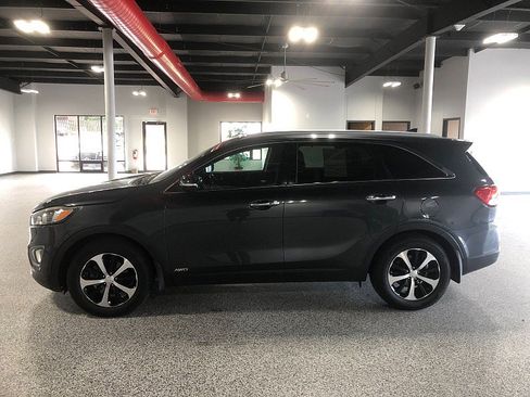 Used 2017 Kia Sorento EX AWD/4WD image 2