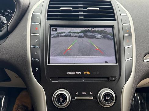Used 2019 Lincoln MKC Reserve w/ MKC Technology Package FWD image 11