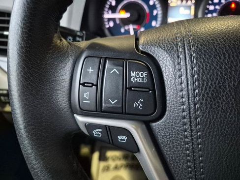 Used 2017 Toyota Sienna XLE Premium FWD image 23