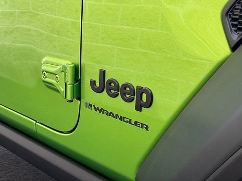 Used 2025 Jeep Wrangler Willys image 28